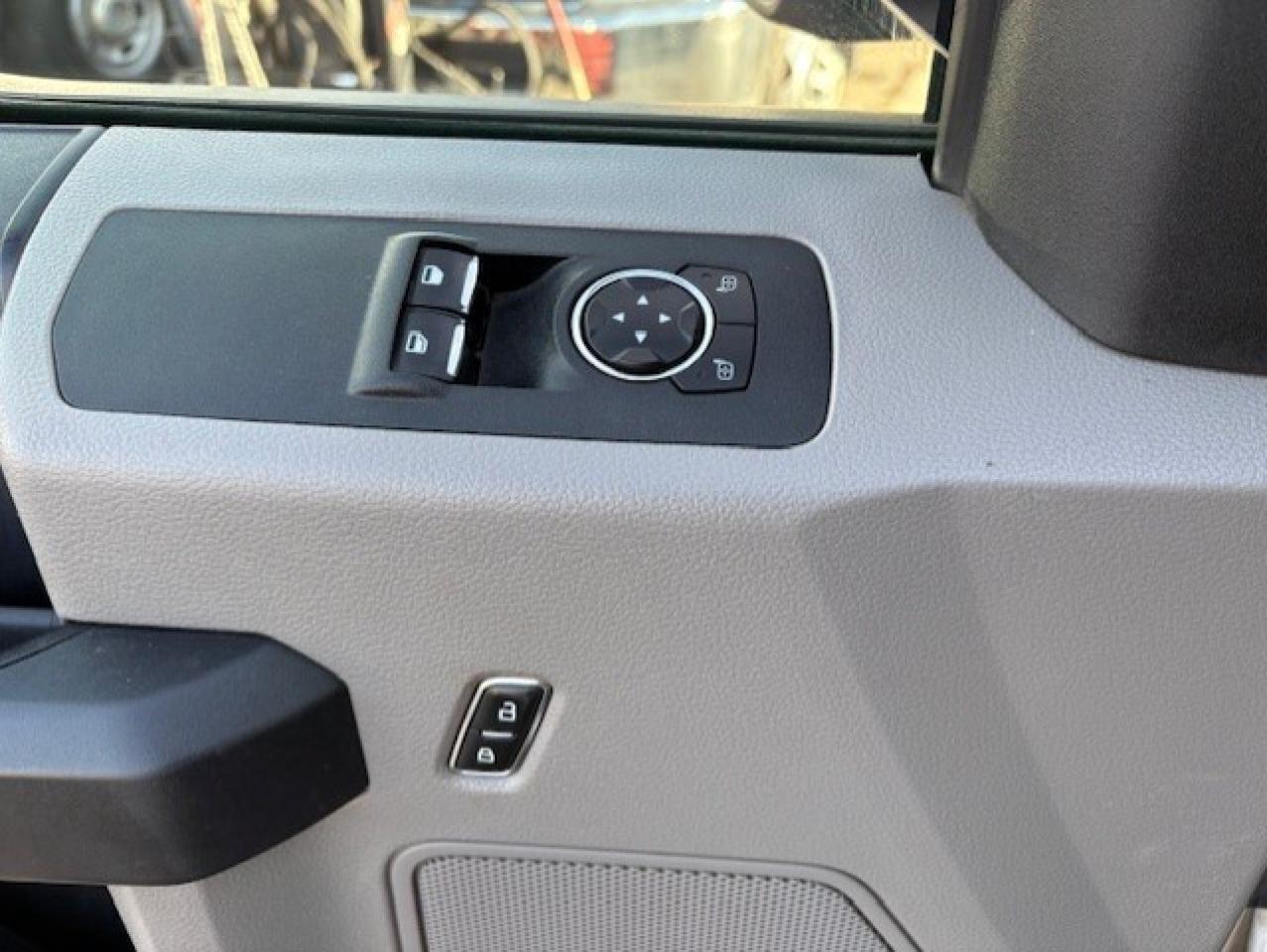 2018 Ford F-150 XL 4WD REGULAR CAB 8' LONG BOX-1 OWNER-CERTIFIED! Photo