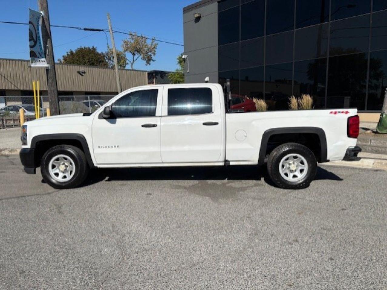 2017 Chevrolet Silverado 1500 4WD V8 5.3L-1 OWNER-ONLY 118KM-CREW CAB-CERTIFIED! Photo