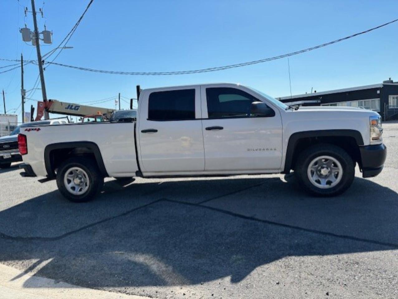 2017 Chevrolet Silverado 1500 4WD V8 5.3L-1 OWNER-ONLY 118KM-CREW CAB-CERTIFIED! Photo