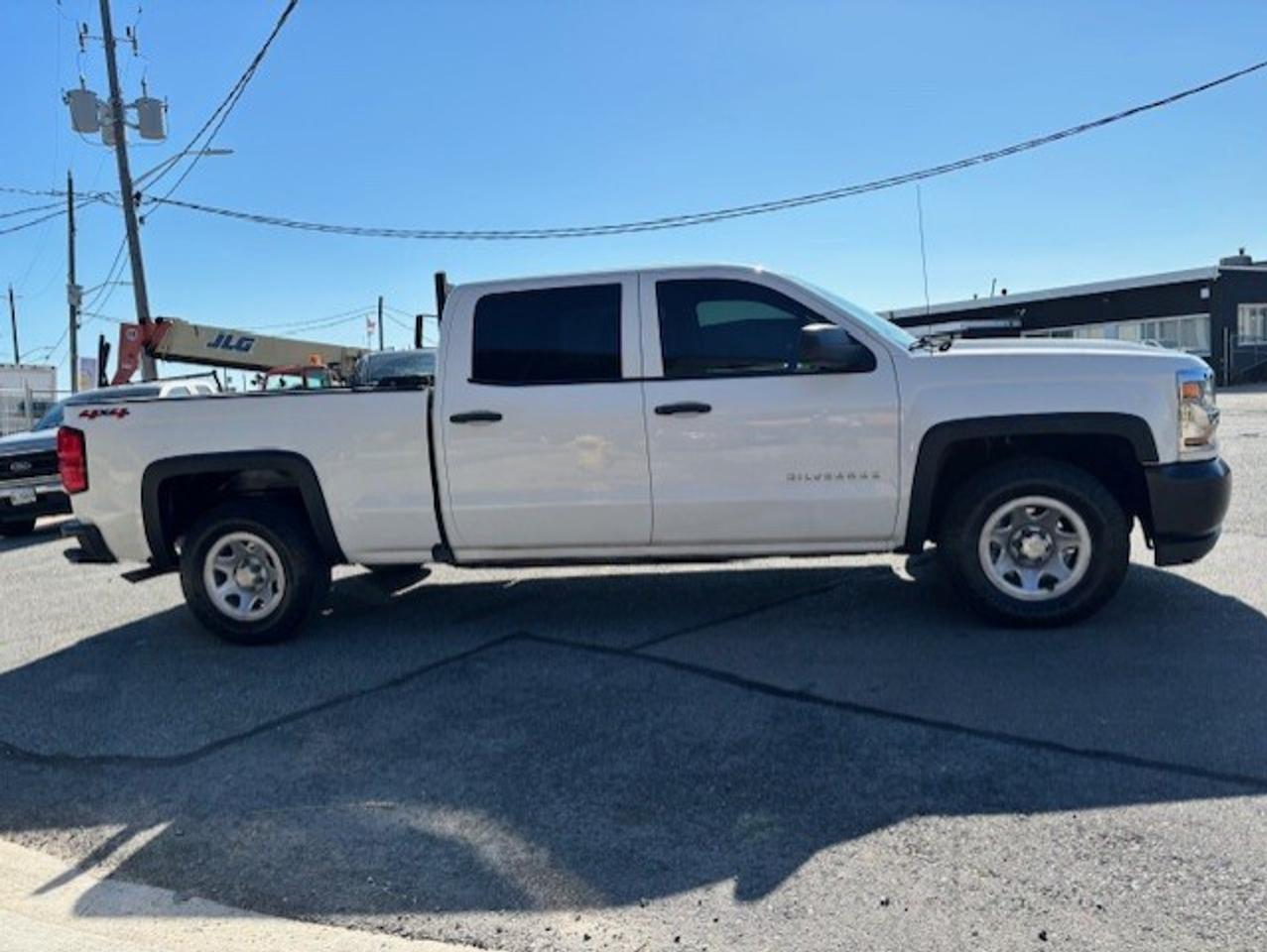 2017 Chevrolet Silverado 1500 4WD V8 5.3L-1 OWNER-ONLY 118KM-CREW CAB-CERTIFIED! Photo