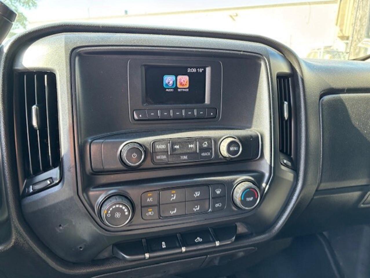 2017 Chevrolet Silverado 1500 4WD V8 5.3L-1 OWNER-ONLY 118KM-CREW CAB-CERTIFIED! Photo