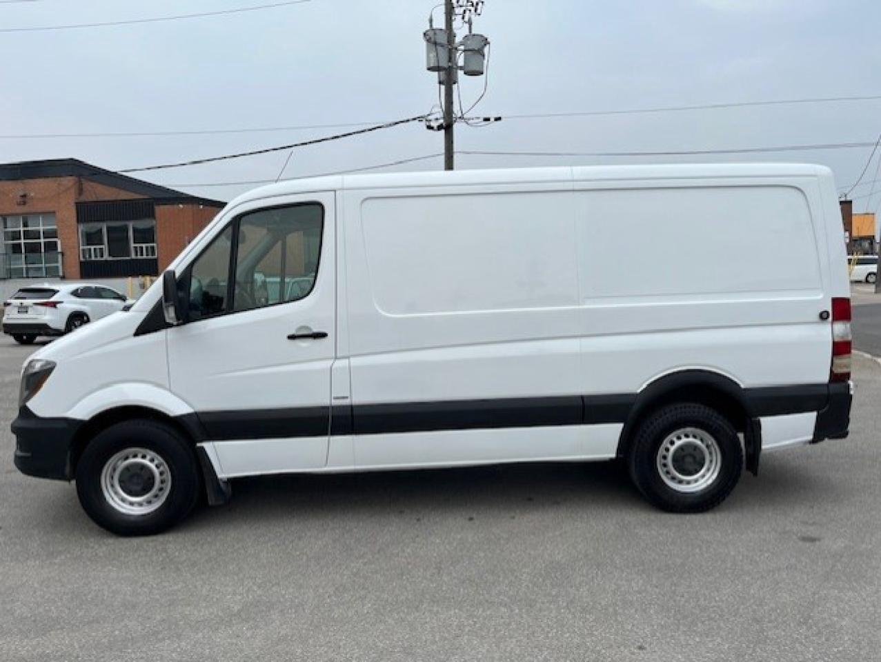 2014 Mercedes-Benz Sprinter 2500 144 LOW ROOF-RARE 3 PASSENGER-CAMERA-DIVIDER! Photo2