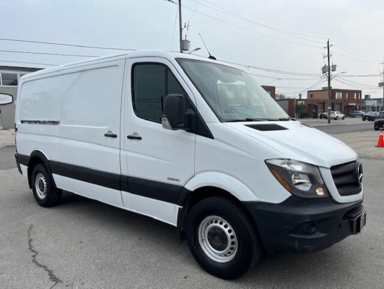 2014 Mercedes-Benz Sprinter 2500 144 LOW ROOF-RARE 3 PASSENGER-CAMERA-DIVIDER! Photo4