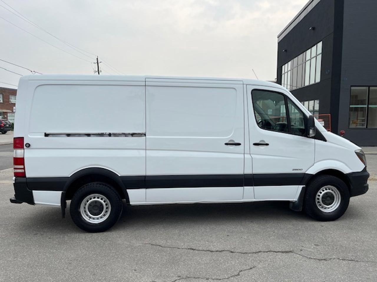 2014 Mercedes-Benz Sprinter 2500 144 LOW ROOF-RARE 3 PASSENGER-CAMERA-DIVIDER! Photo3