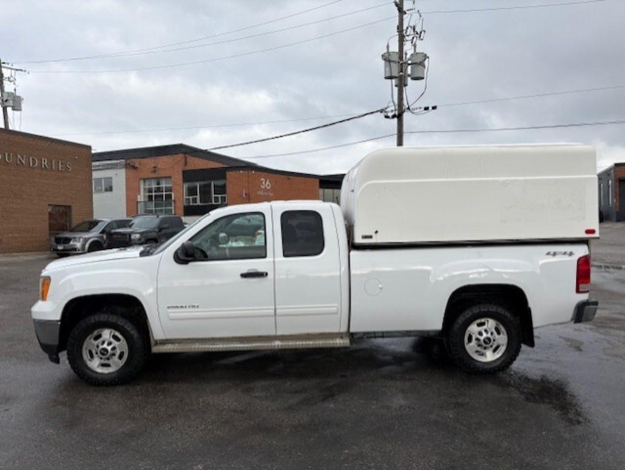 2011 GMC SIERRA 2500HD SLE 4WD EXTENDED CAB LONG BOX **TUFPORT SPACEKAP** Photo