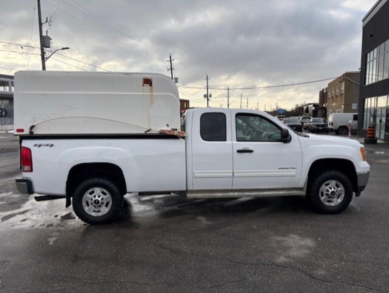 2011 GMC SIERRA 2500HD SLE 4WD EXTENDED CAB LONG BOX **TUFPORT SPACEKAP** Photo