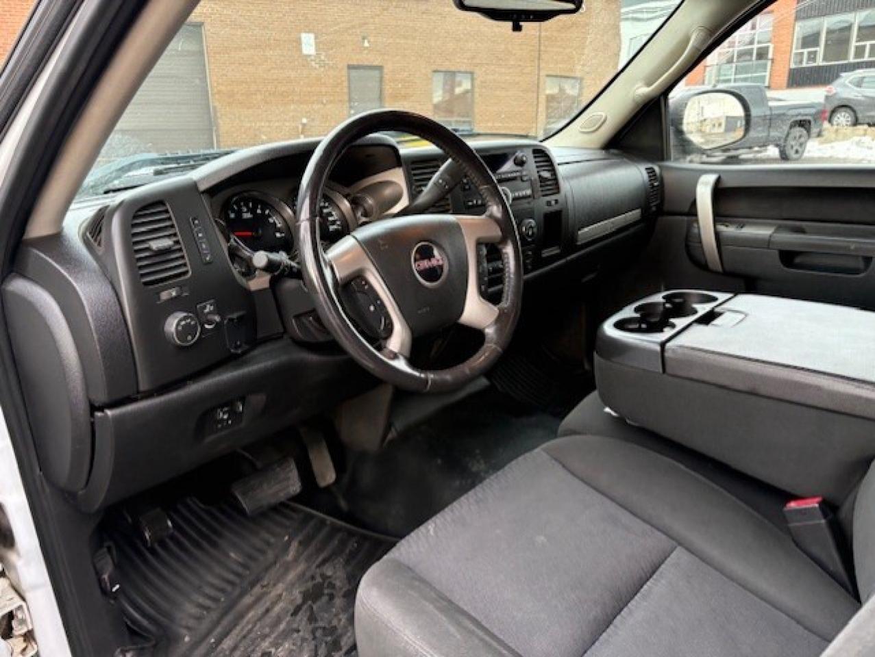 2011 GMC SIERRA 2500HD SLE 4WD EXTENDED CAB LONG BOX **TUFPORT SPACEKAP** Photo