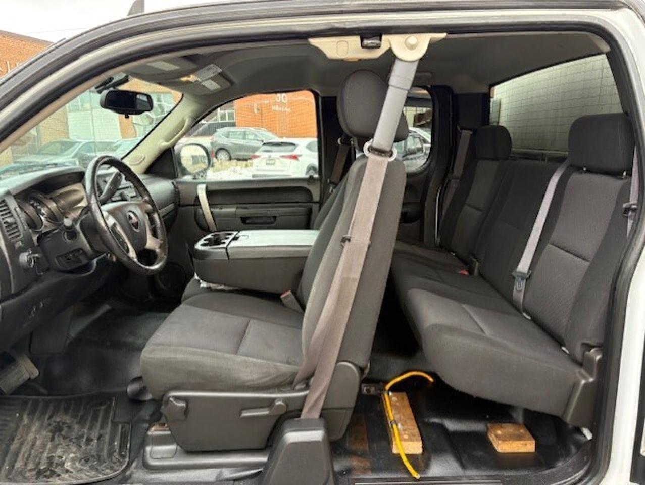 2011 GMC SIERRA 2500HD SLE 4WD EXTENDED CAB LONG BOX **TUFPORT SPACEKAP** Photo