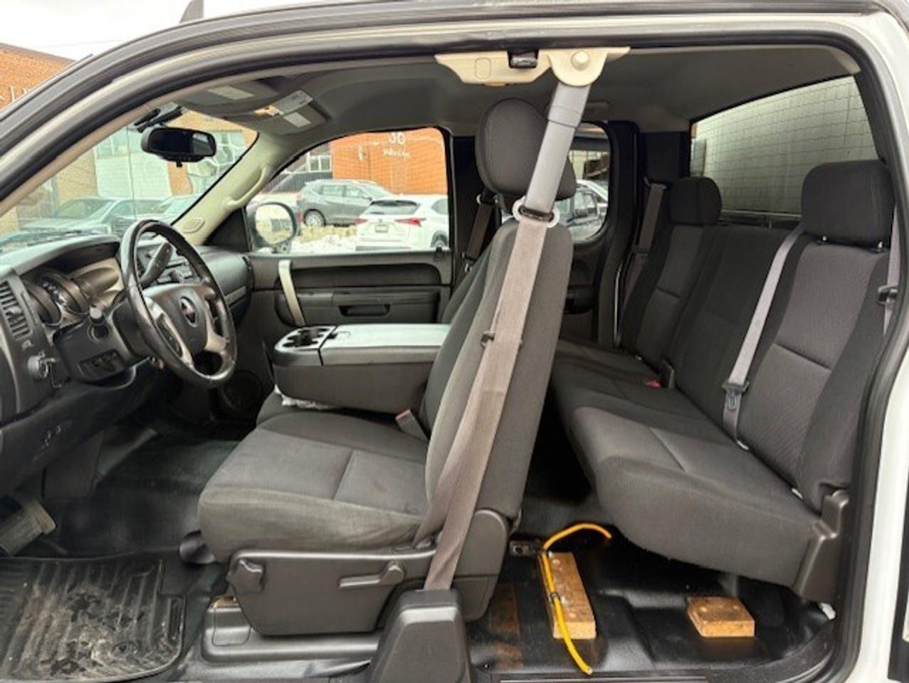 2011 GMC SIERRA 2500HD SLE 4WD EXTENDED CAB LONG BOX **TUFPORT SPACEKAP** Photo