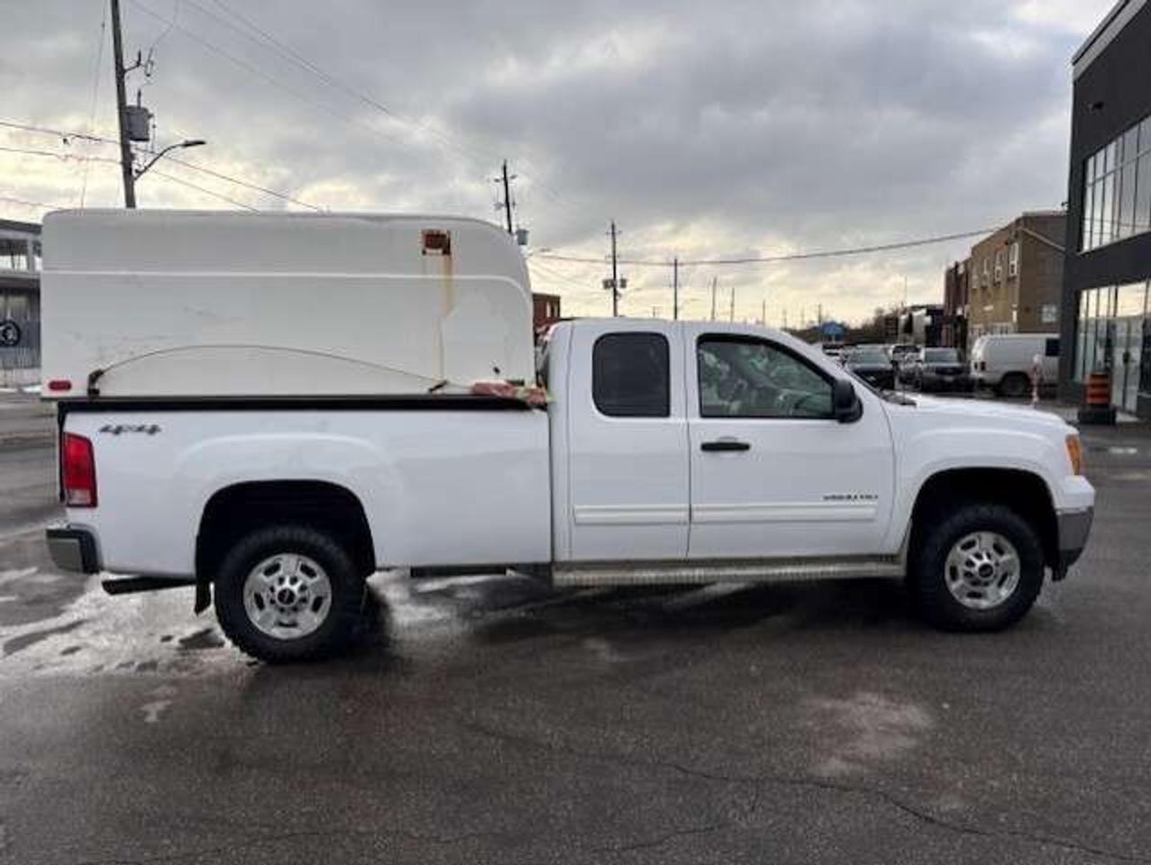 2011 GMC SIERRA 2500HD SLE 4WD EXTENDED CAB LONG BOX **TUFPORT SPACEKAP** Photo