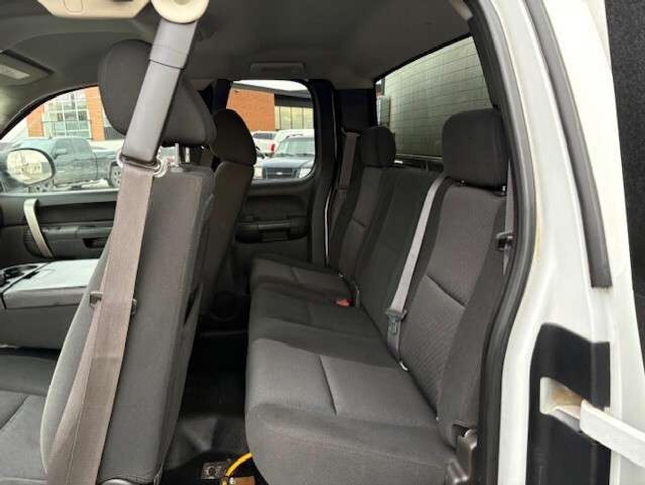 2011 GMC SIERRA 2500HD SLE 4WD EXTENDED CAB LONG BOX **TUFPORT SPACEKAP** Photo