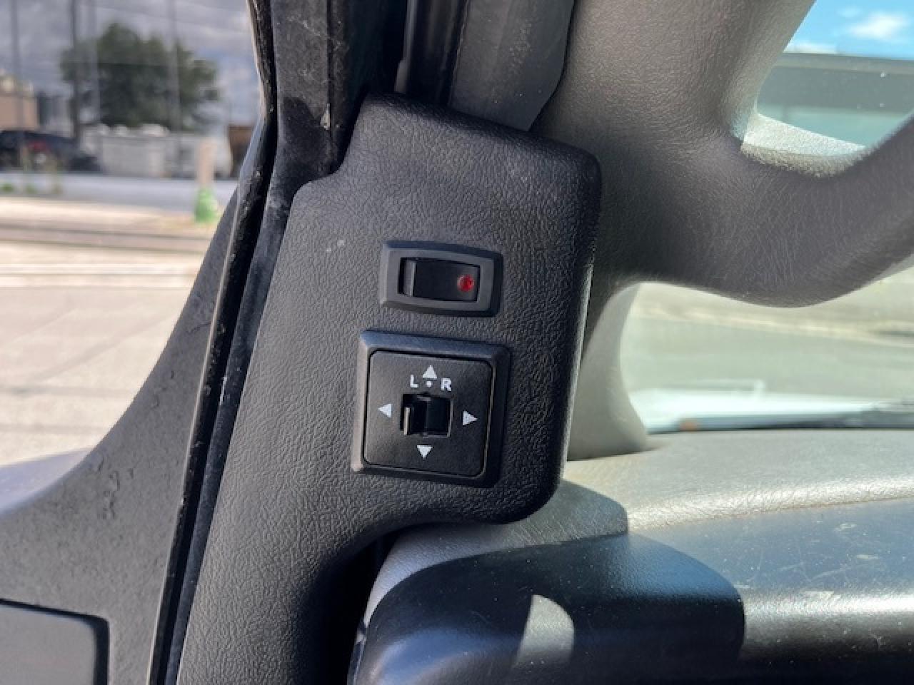 2016 GMC Savana 4500 **6.6L DURAMAX DIESEL-PADDY WAGON-1 OWNER** Photo