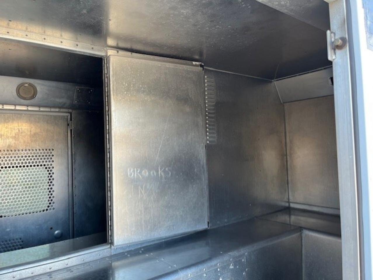 2016 GMC Savana 4500 **6.6L DURAMAX DIESEL-PADDY WAGON-1 OWNER** Photo