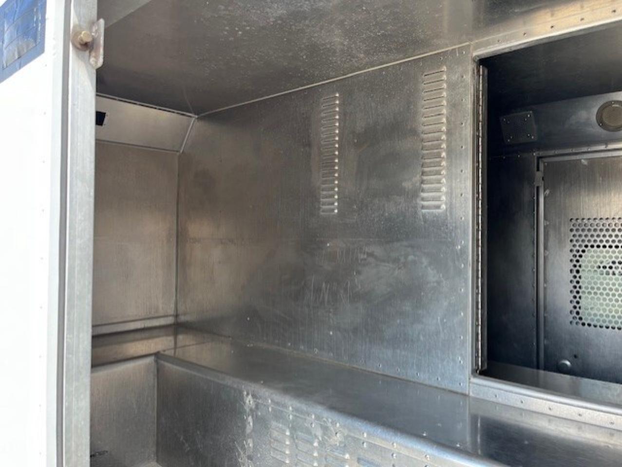 2016 GMC Savana 4500 **6.6L DURAMAX DIESEL-PADDY WAGON-1 OWNER** Photo