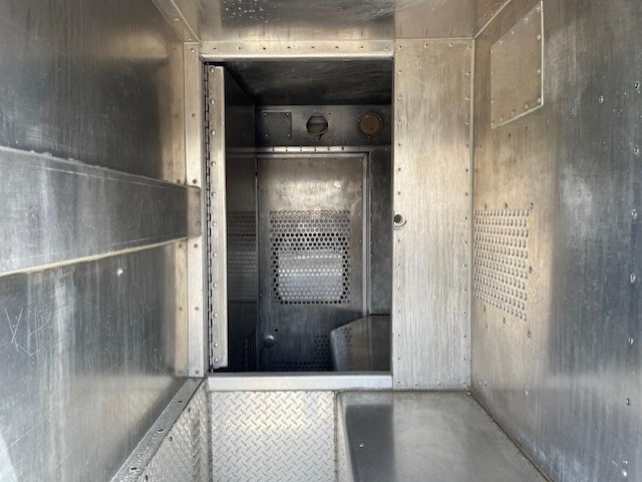 2016 GMC Savana 4500 **6.6L DURAMAX DIESEL-PADDY WAGON-1 OWNER** Photo