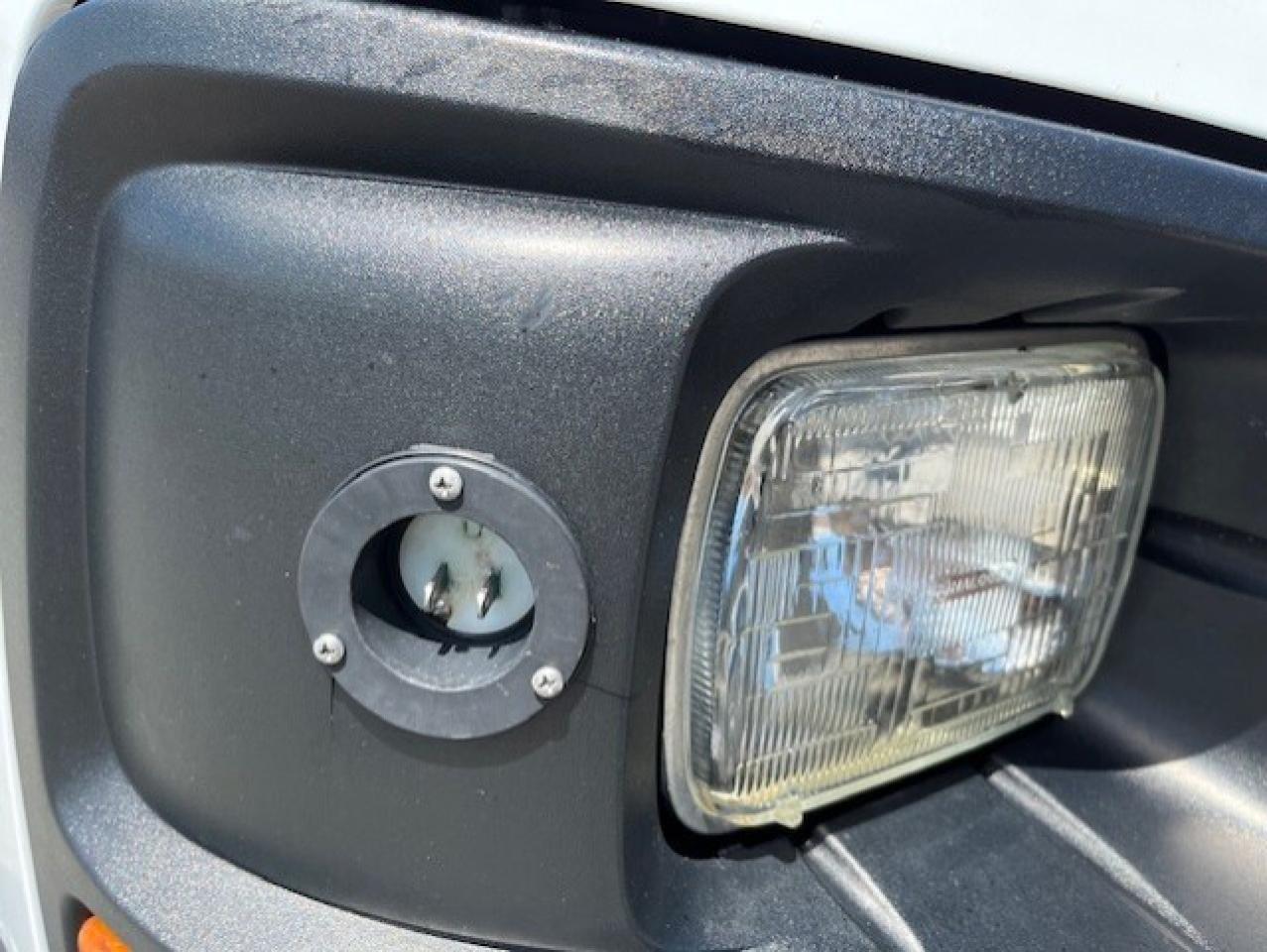 2016 GMC Savana 4500 **6.6L DURAMAX DIESEL-PADDY WAGON-1 OWNER** Photo