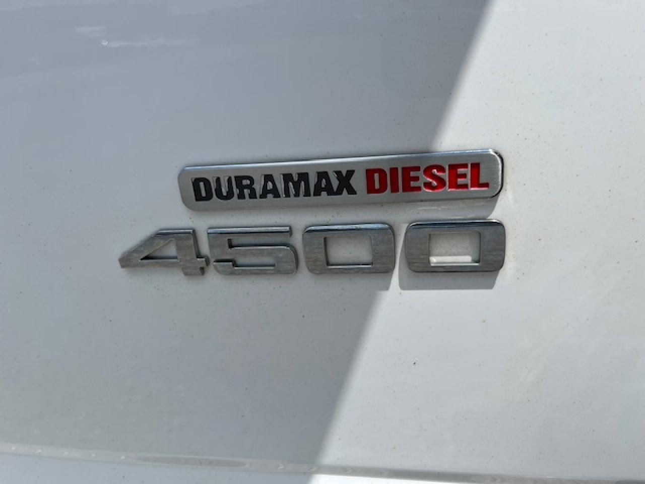 2016 GMC Savana 4500 **6.6L DURAMAX DIESEL-PADDY WAGON-1 OWNER** Photo