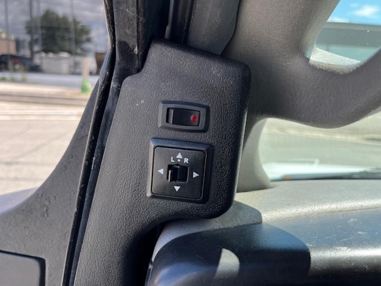 2016 GMC Savana 4500 **6.6L DURAMAX DIESEL-PADDY WAGON-1 OWNER** Photo