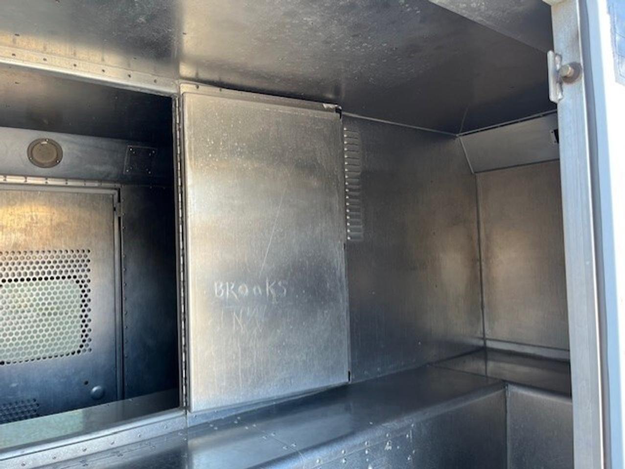 2016 GMC Savana 4500 **6.6L DURAMAX DIESEL-PADDY WAGON-1 OWNER** Photo