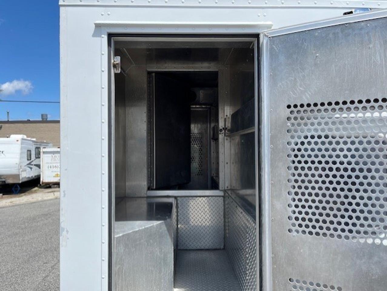 2016 GMC Savana 4500 **6.6L DURAMAX DIESEL-PADDY WAGON-1 OWNER** Photo