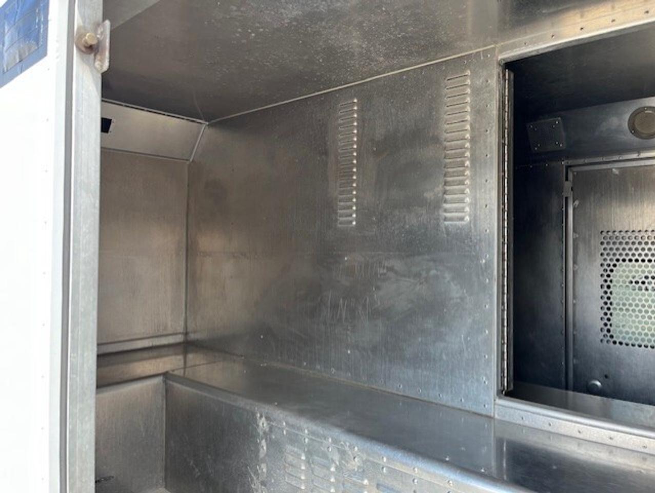 2016 GMC Savana 4500 **6.6L DURAMAX DIESEL-PADDY WAGON-1 OWNER** Photo