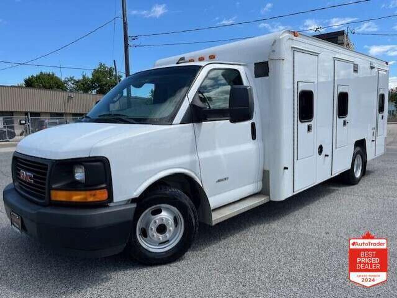 2016 GMC Savana 4500 **6.6L DURAMAX DIESEL-PADDY WAGON-1 OWNER** Photo0