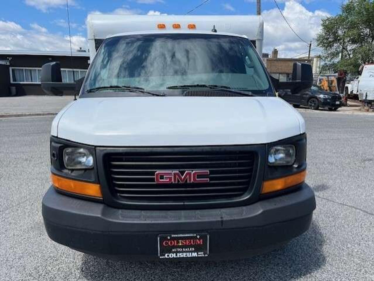 2016 GMC Savana 4500 **6.6L DURAMAX DIESEL-PADDY WAGON-1 OWNER** Photo