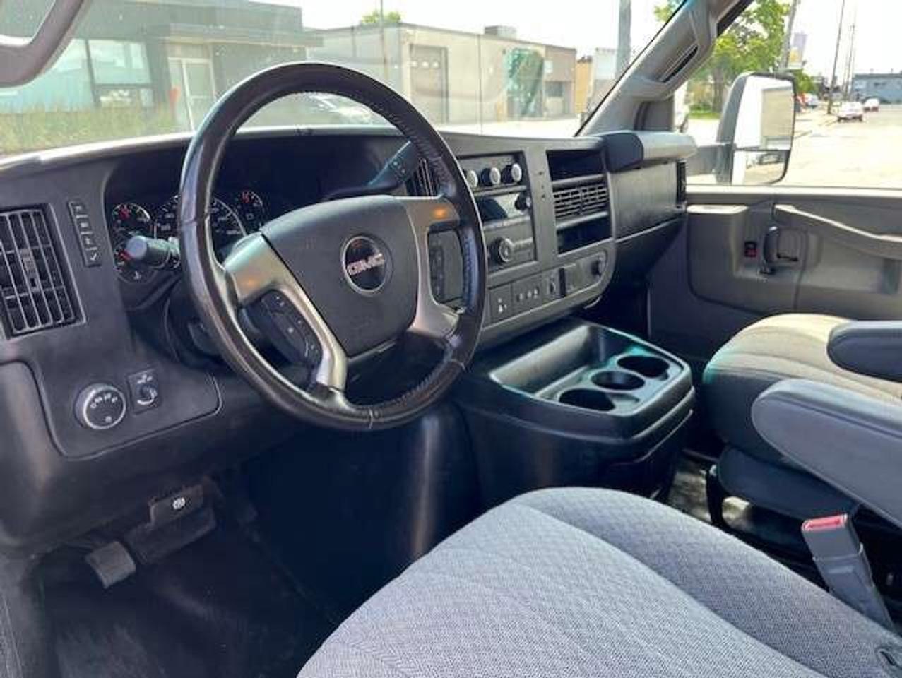 2016 GMC Savana 4500 **6.6L DURAMAX DIESEL-PADDY WAGON-1 OWNER** Photo
