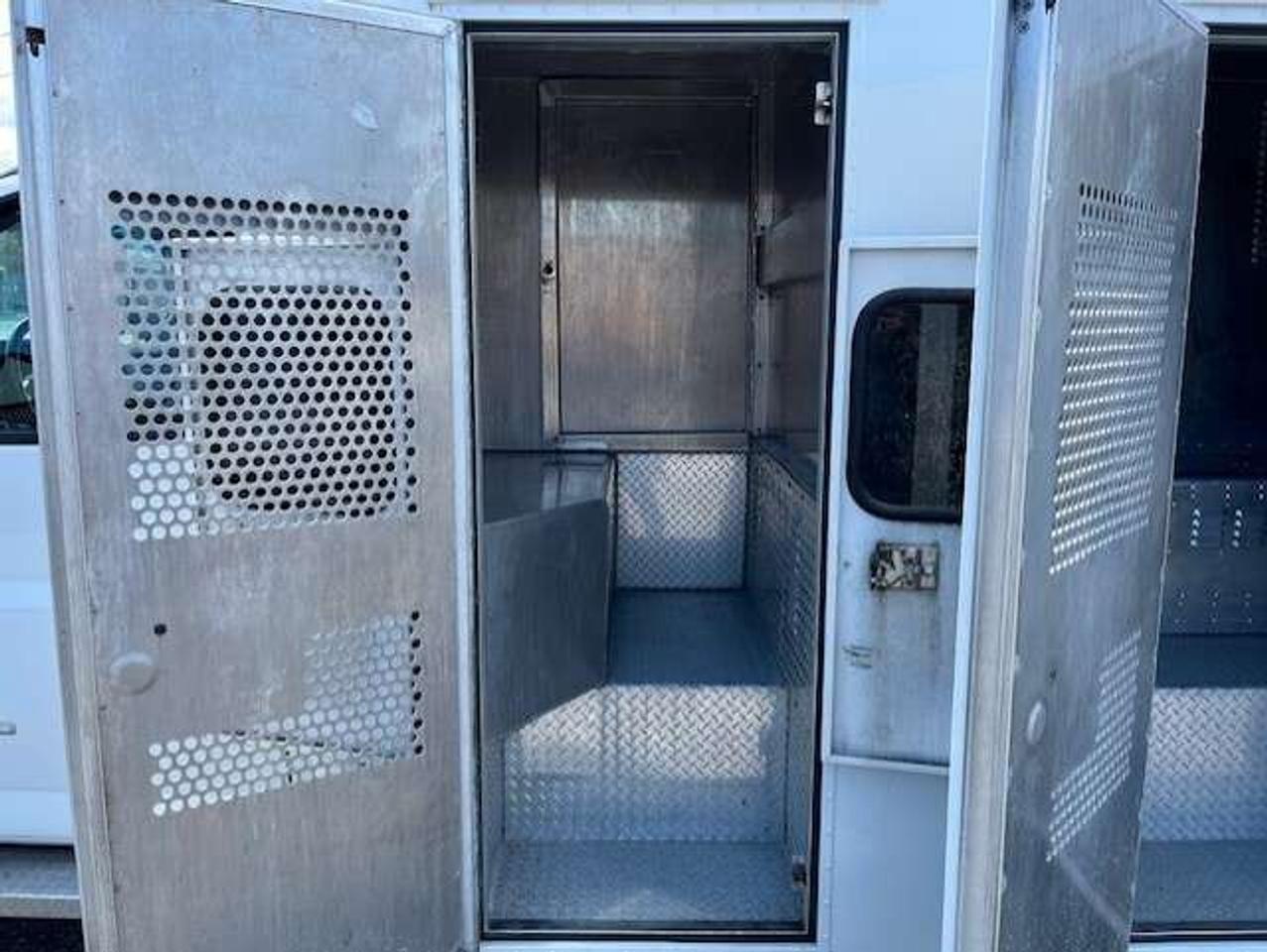 2016 GMC Savana 4500 **6.6L DURAMAX DIESEL-PADDY WAGON-1 OWNER** Photo