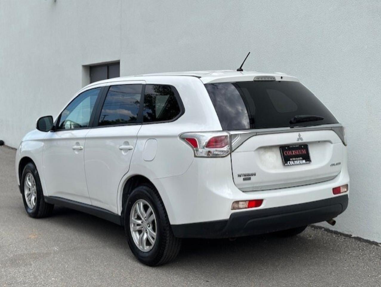 2014 Mitsubishi Outlander 4WD **ES** 4 CYLINDER-BLUETOOTH-ALLOYS-CERTIFIED! Photo2