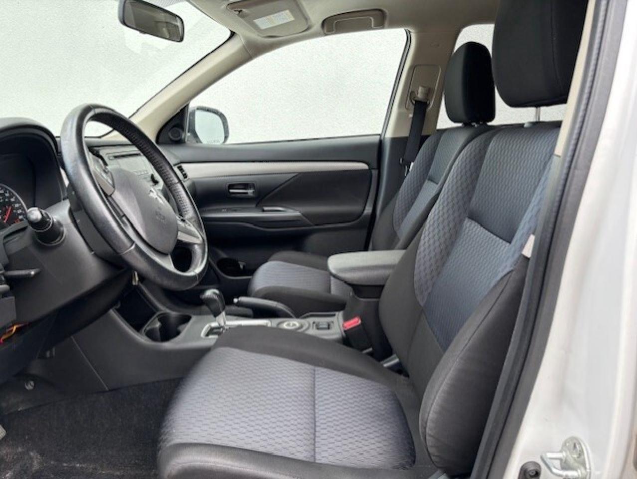 2014 Mitsubishi Outlander 4WD **ES** 4 CYLINDER-BLUETOOTH-ALLOYS-CERTIFIED! Photo