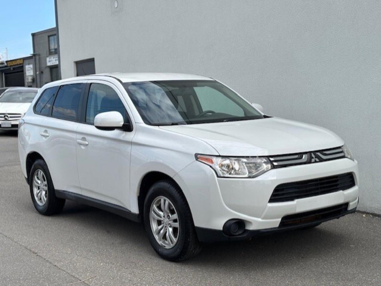 2014 Mitsubishi Outlander 4WD **ES** 4 CYLINDER-BLUETOOTH-ALLOYS-CERTIFIED! Photo