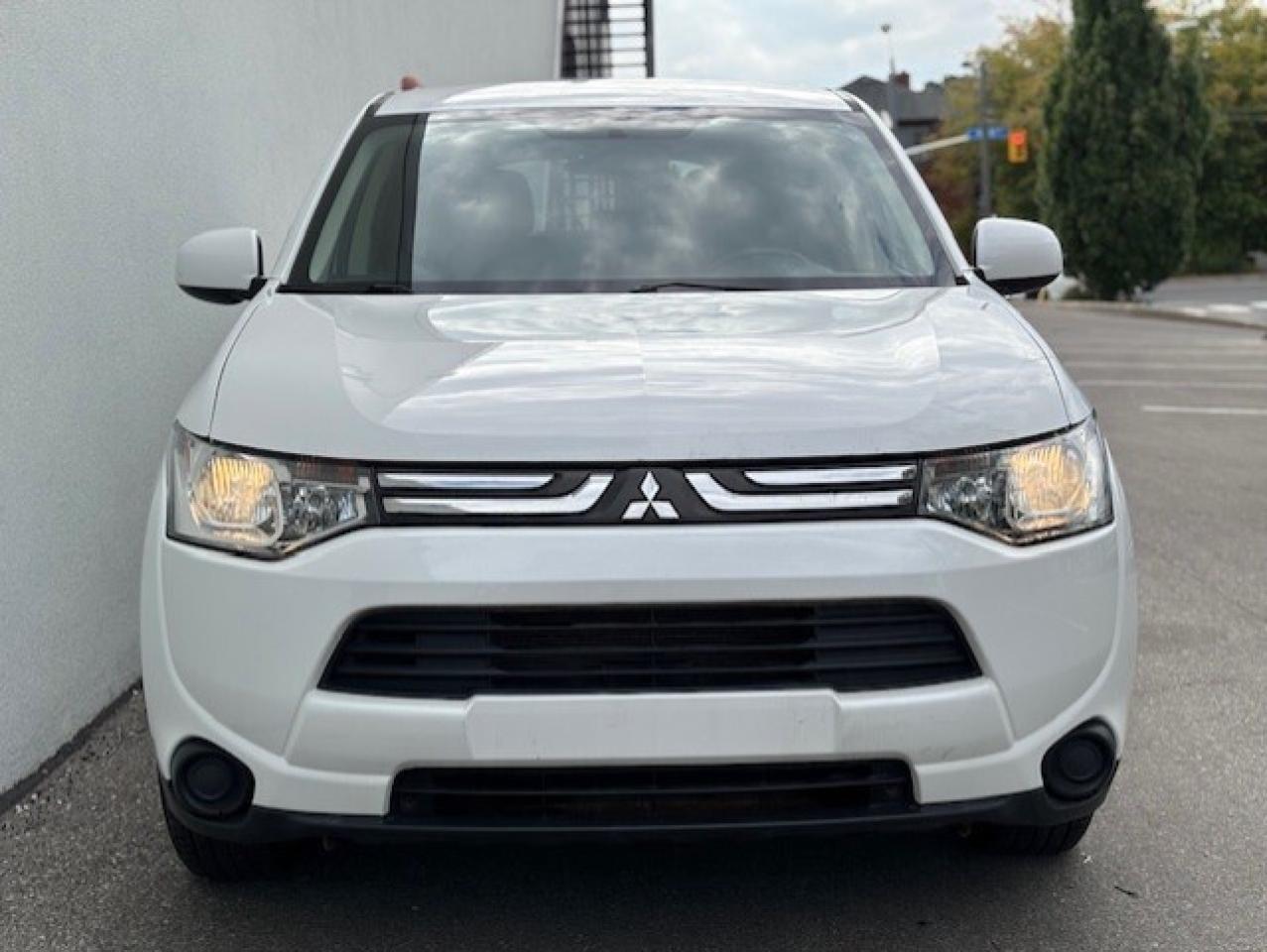 2014 Mitsubishi Outlander 4WD **ES** 4 CYLINDER-BLUETOOTH-ALLOYS-CERTIFIED! Photo
