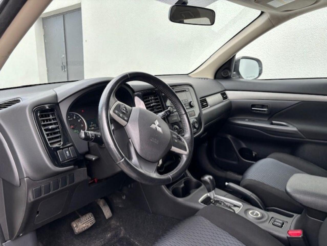 2014 Mitsubishi Outlander 4WD **ES** 4 CYLINDER-BLUETOOTH-ALLOYS-CERTIFIED! Photo