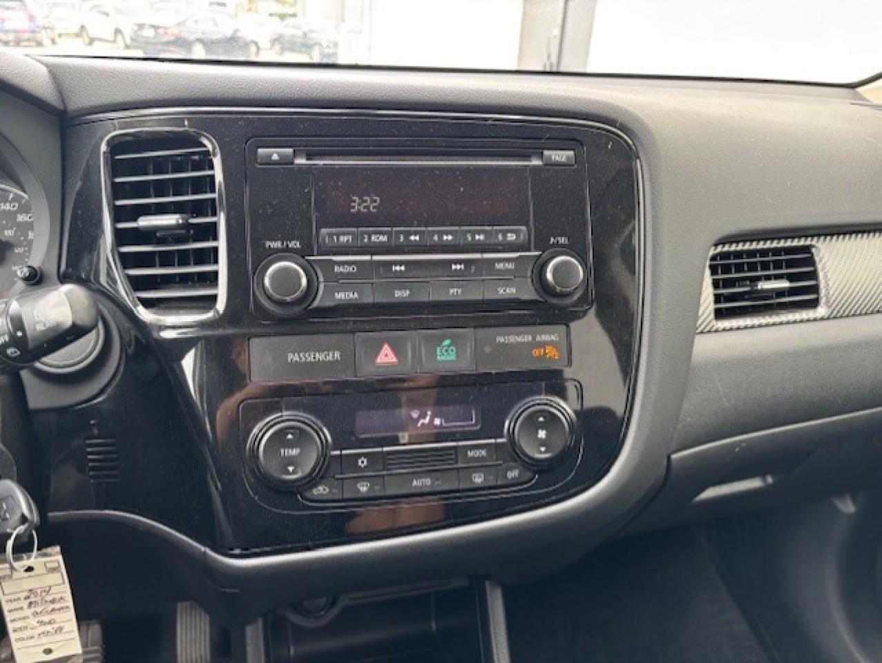 2014 Mitsubishi Outlander 4WD **ES** 4 CYLINDER-BLUETOOTH-ALLOYS-CERTIFIED! Photo