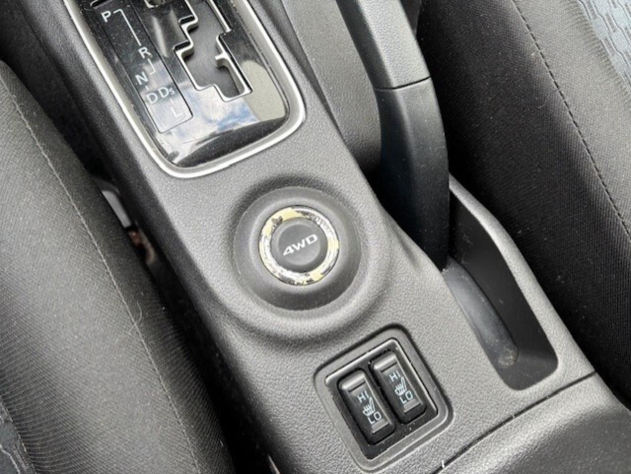 2014 Mitsubishi Outlander 4WD **ES** 4 CYLINDER-BLUETOOTH-ALLOYS-CERTIFIED! Photo