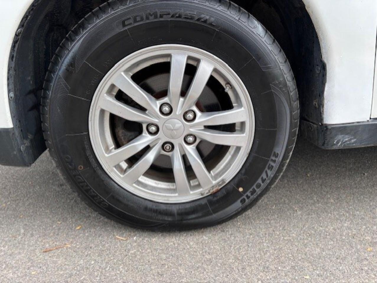 2014 Mitsubishi Outlander 4WD **ES** 4 CYLINDER-BLUETOOTH-ALLOYS-CERTIFIED! Photo