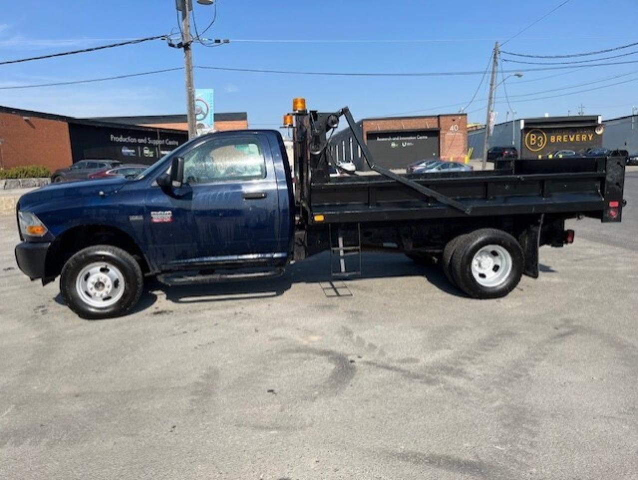 2012 RAM 3500 4WD-V8 HEMI-11 FOOT DEL DUMP BOX-1 OWNER-CERTIFIED Photo3