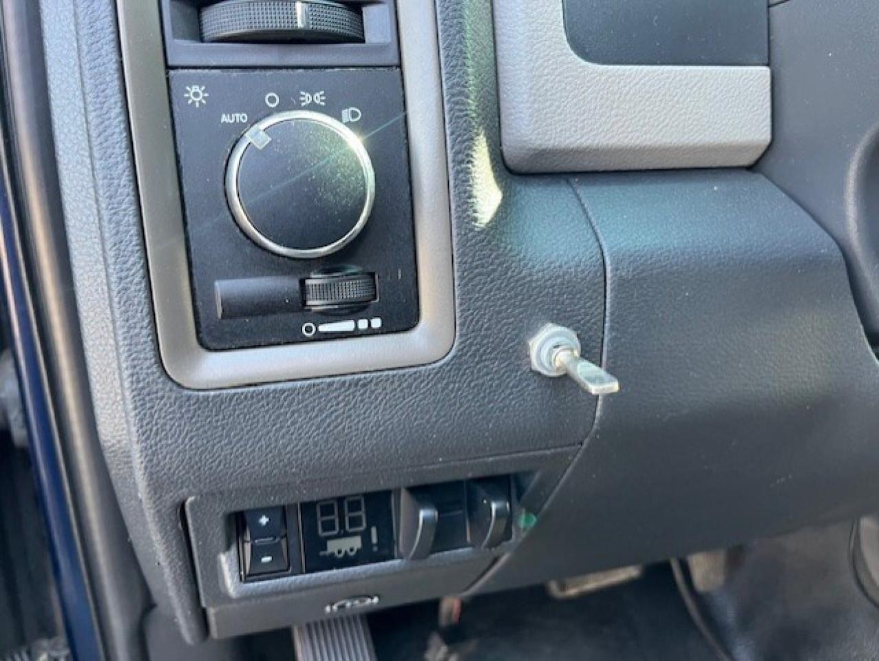 2012 RAM 3500 4WD-V8 HEMI-11 FOOT DEL DUMP BOX-1 OWNER-CERTIFIED Photo