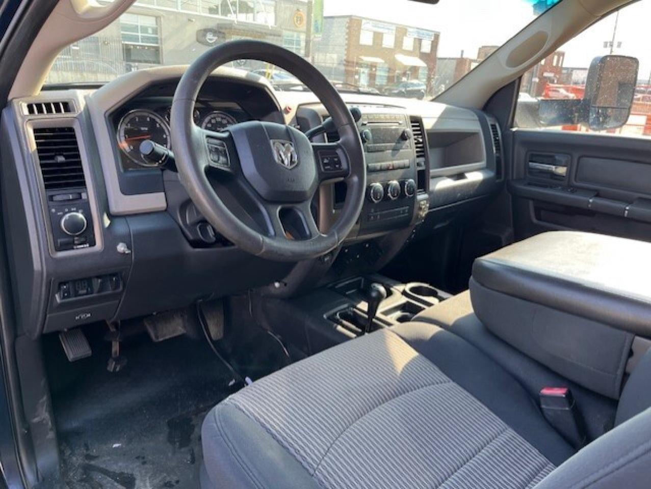 2012 RAM 3500 4WD-V8 HEMI-11 FOOT DEL DUMP BOX-1 OWNER-CERTIFIED Photo