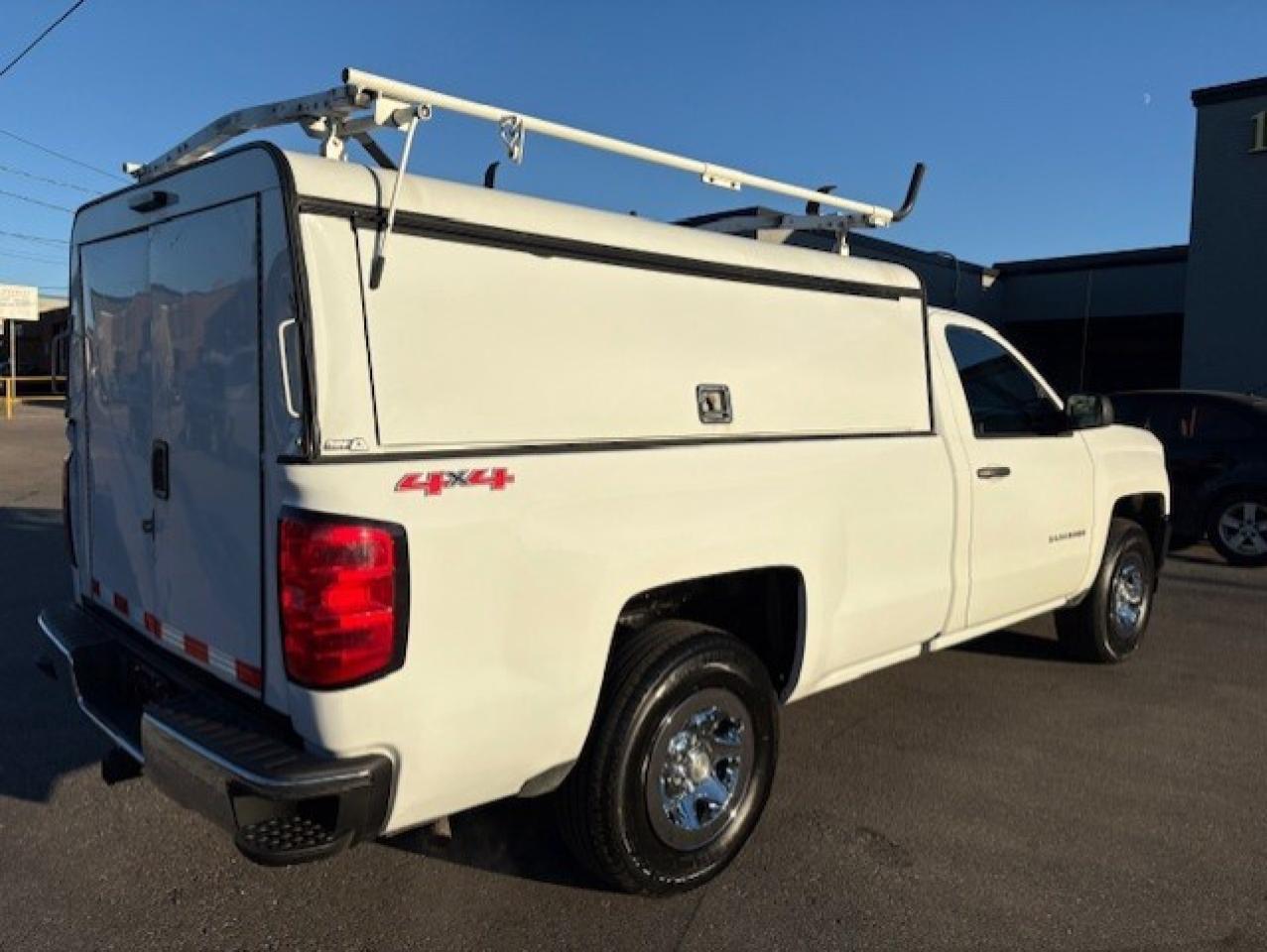 2018 Chevrolet Silverado 1500 4WD V8 REGULAR CAB LONG BOX-CAMERA-CAP-LADDER RACK Photo