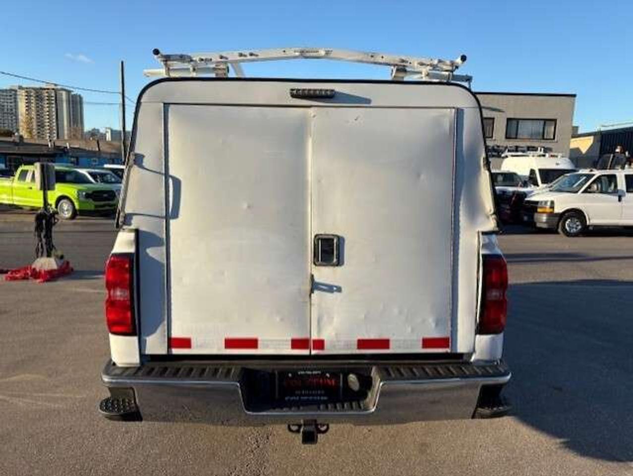 2018 Chevrolet Silverado 1500 4WD V8 REGULAR CAB LONG BOX-CAMERA-CAP-LADDER RACK Photo