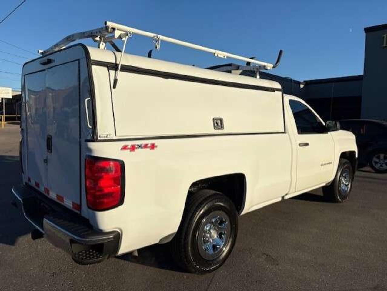 2018 Chevrolet Silverado 1500 4WD V8 REGULAR CAB LONG BOX-CAMERA-CAP-LADDER RACK Photo