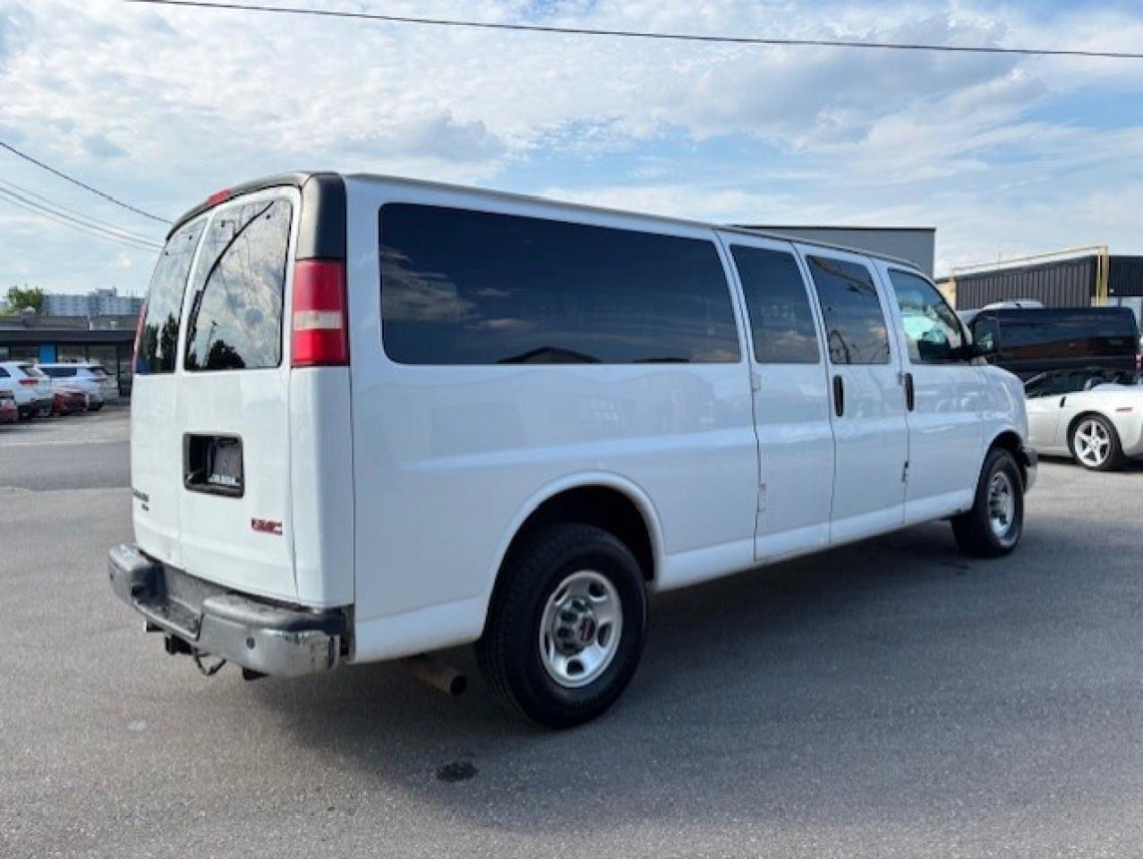 2015 Chevrolet Express Passenger LT 3500 15 PASSENGER-REMOTE START-CAMERA-NEW BRAKE Photo4
