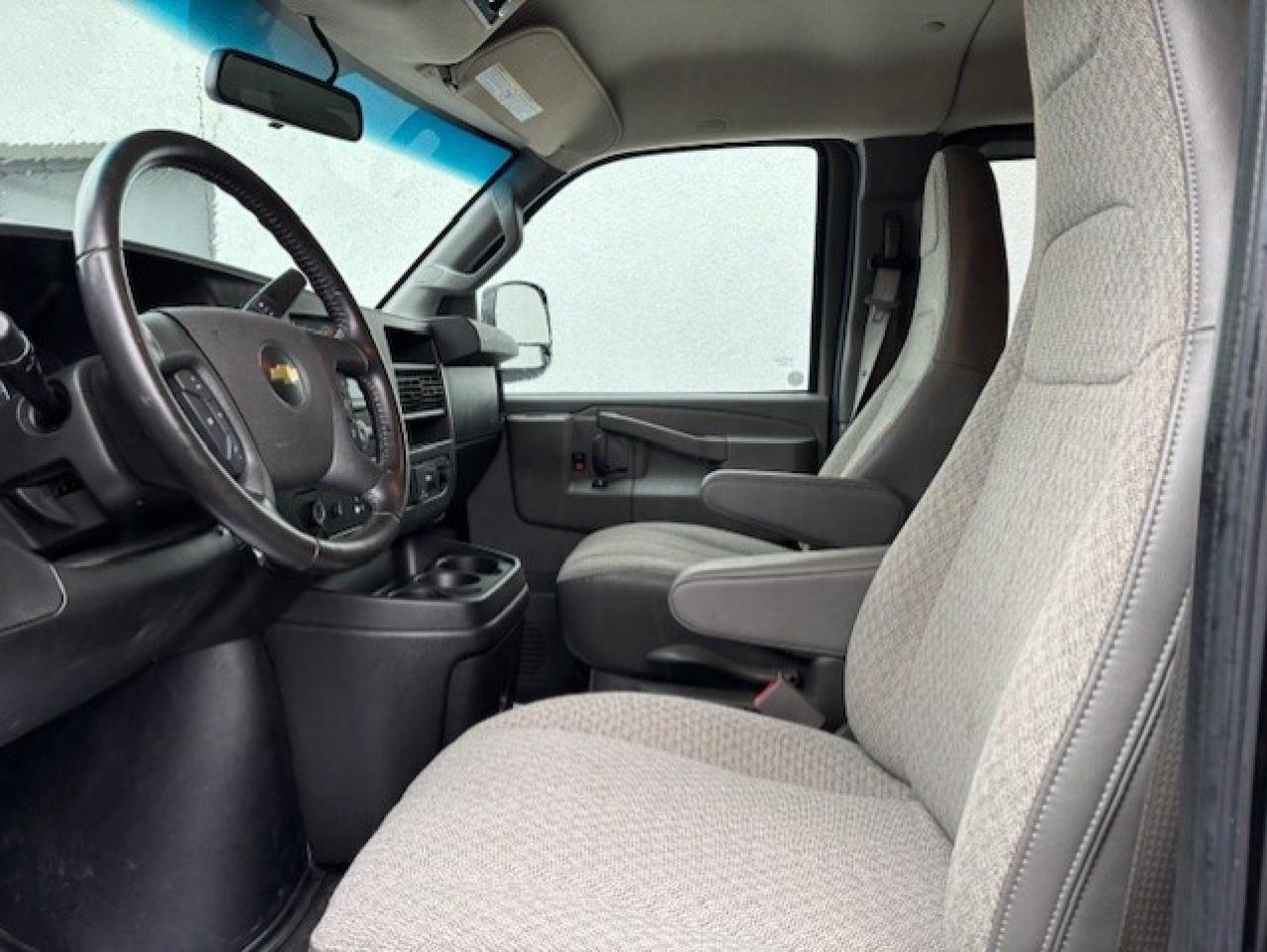 2021 Chevrolet Express Passenger LS 2500 **12 PASS-ONLY 13,457KM-CAMERA-WE FINANCE* Photo