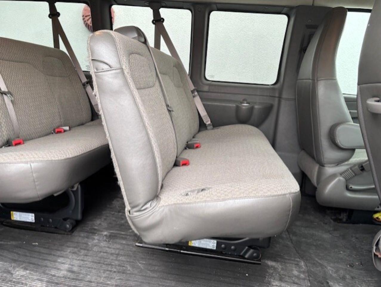 2021 Chevrolet Express Passenger LS 2500 **12 PASS-ONLY 13,457KM-CAMERA-WE FINANCE* Photo