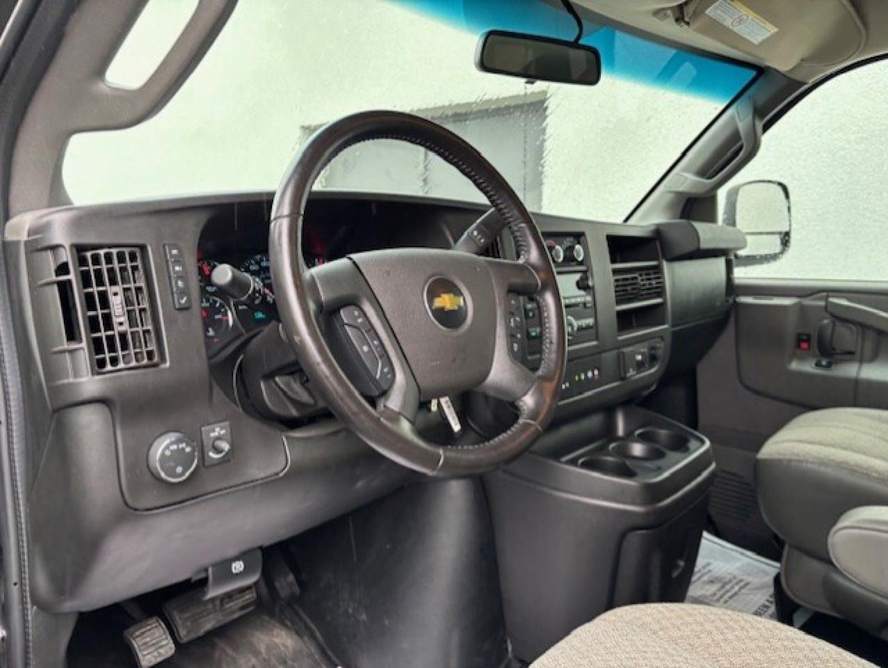 2021 Chevrolet Express Passenger LS 2500 **12 PASS-ONLY 13,457KM-CAMERA-WE FINANCE* Photo