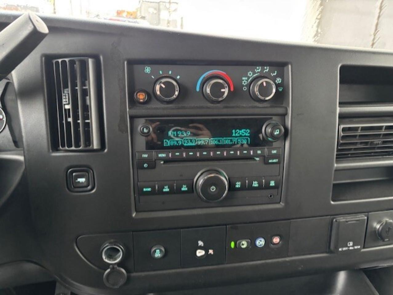 2021 Chevrolet Express Passenger LS 2500 **12 PASS-ONLY 13,457KM-CAMERA-WE FINANCE* Photo