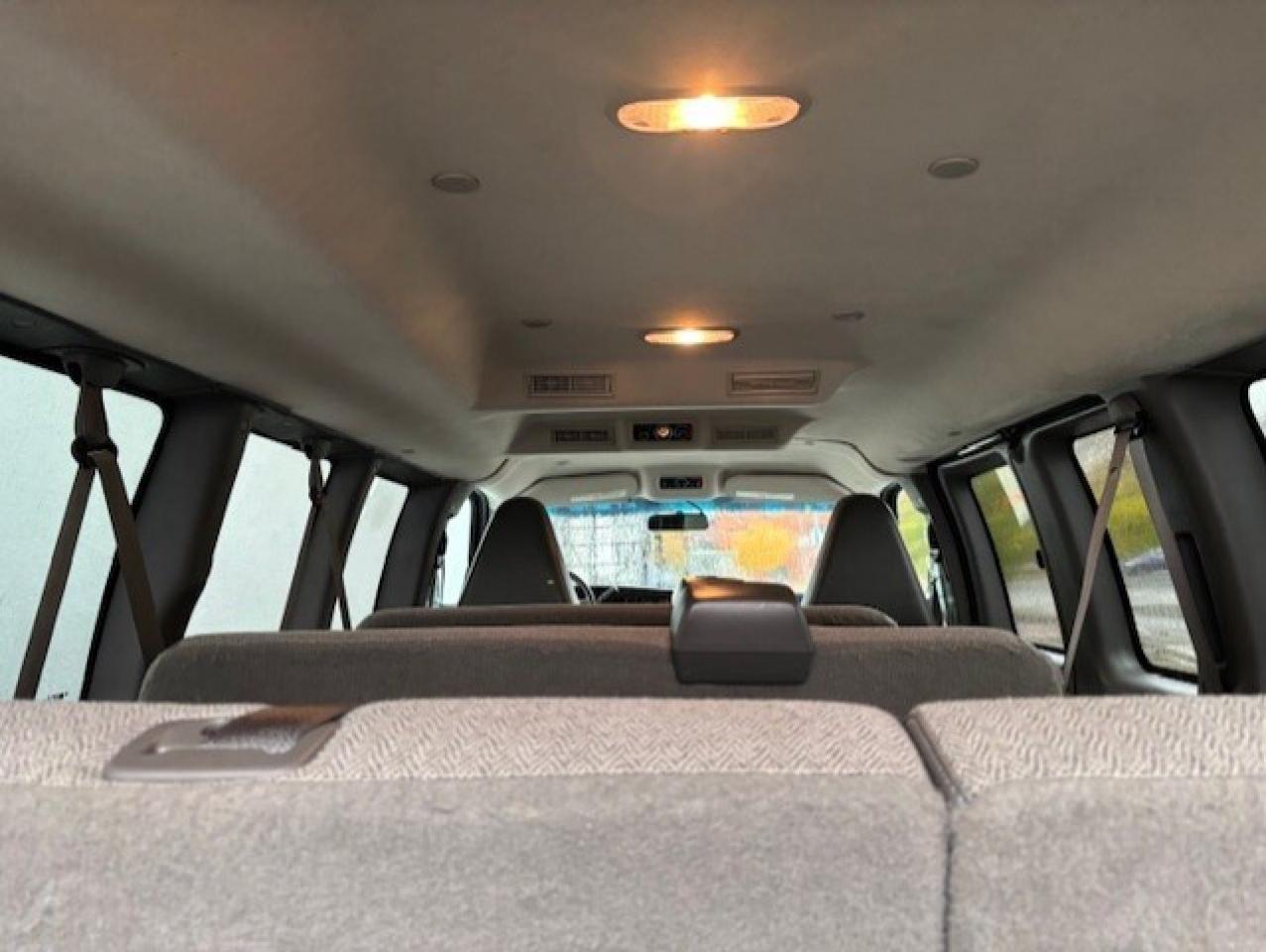 2021 Chevrolet Express Passenger LS 2500 **12 PASS-ONLY 13,457KM-CAMERA-WE FINANCE* Photo