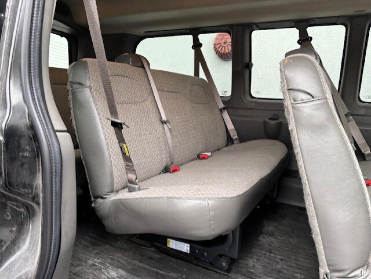 2021 Chevrolet Express Passenger LS 2500 **12 PASS-ONLY 13,457KM-CAMERA-WE FINANCE* Photo